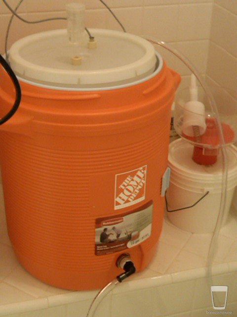 Fermenter Chiller - in-use
The plastic bucket just barely fits, and the water level is about 3" below the rim.
